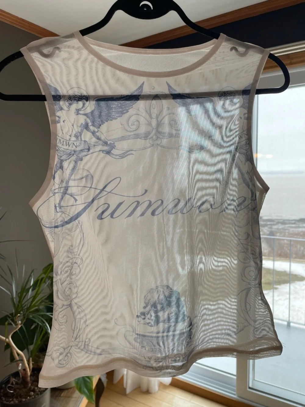 M Stunning Vintage-Inspired White Graphic Tank Top - Picture 3 of 7